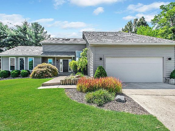 2nd image of 2909 E Cove Ct