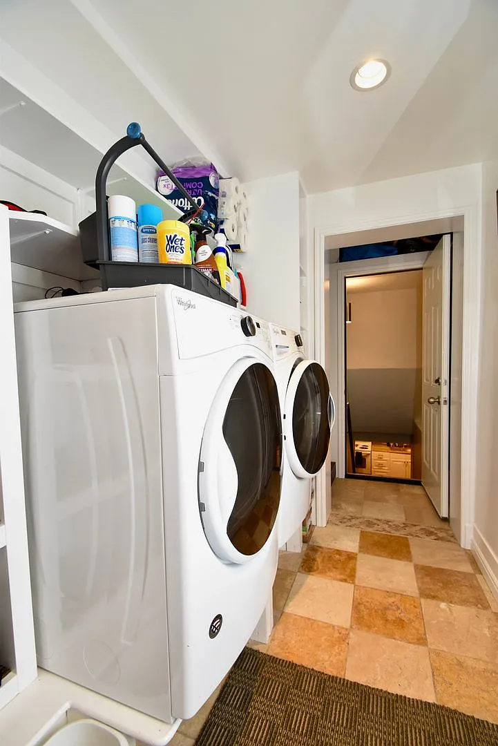 Great Basement Unit in Canyon Rim Neighborhood! All Utilities included! — Photo 3