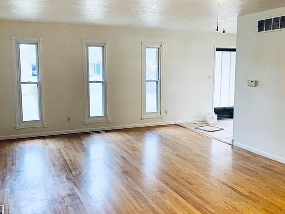 5th image of 52389 Bamford Dr