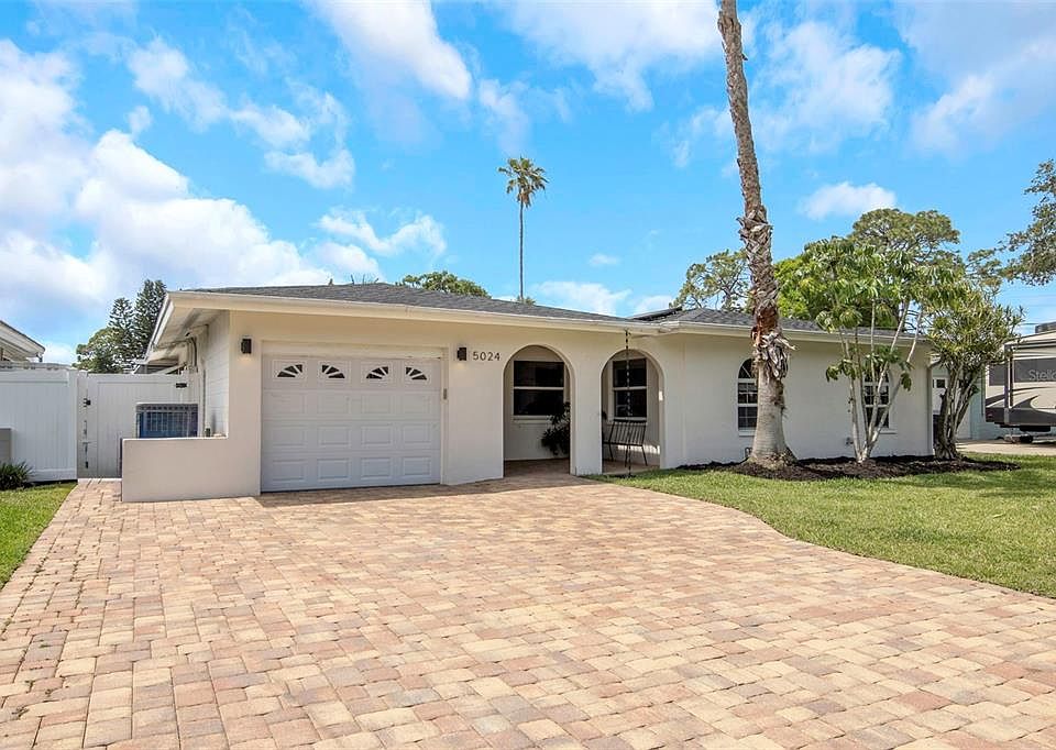 1st image of 5024 VENETIAN BOULEVARD NE