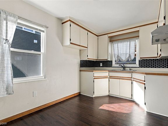 5th image of 4194 W 59th St