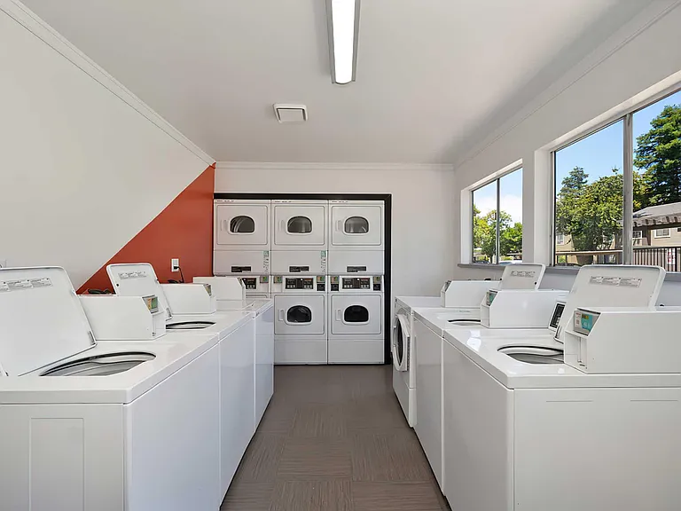 The Redwoods Apartments — Photo 23