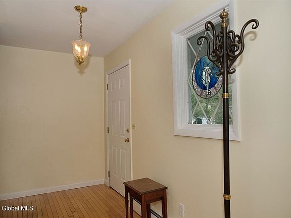 3rd image of 29 Glenwood Dr