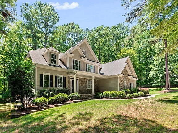 3rd image of 1224 Mauldin Cir
