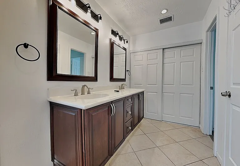 8614 Lake Crystal Dr — Photo 8
