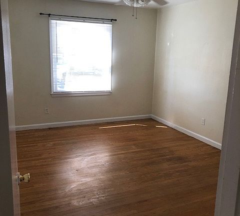 4th image of 513 Reed Ln