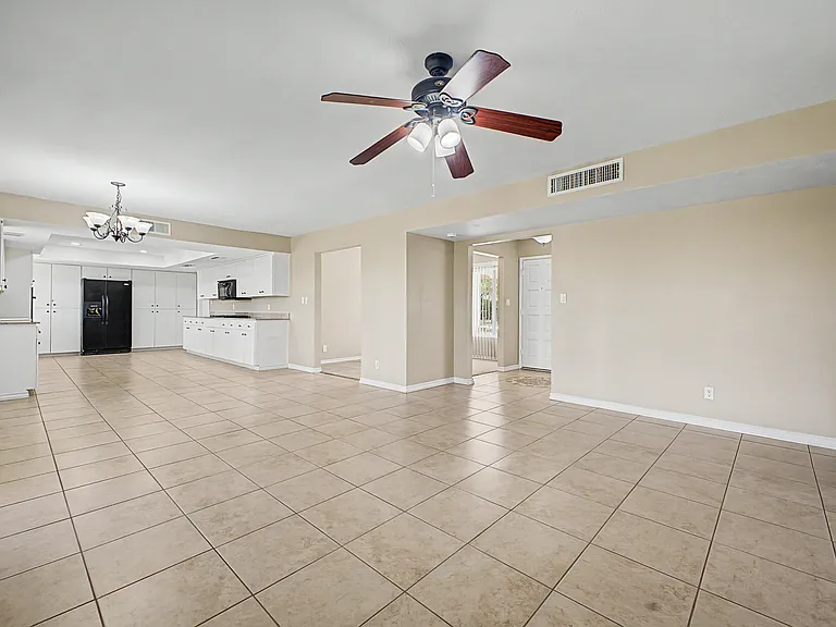 4016 W Hayward Ave — Photo 10