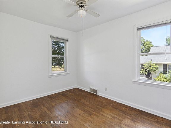 2nd image of 926 N Jenison Ave