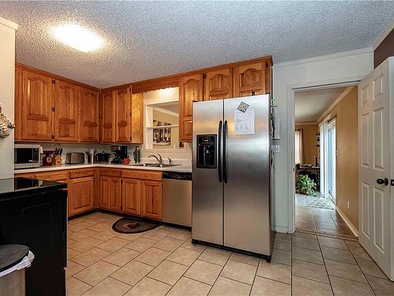2nd image of 608 N 10th St