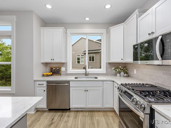 4th image of 7571 Brook Villa Ct