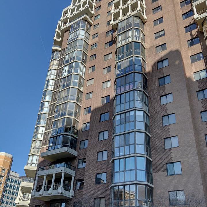 1st image of 1600 N Oak St APT 423
