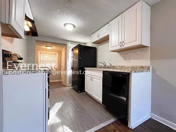2 bed, 1.0 bath, 768 sqft, $1,200 — Photo 4
