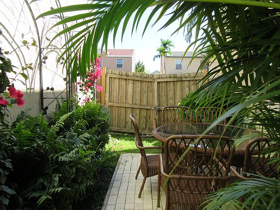 SIDE YARD