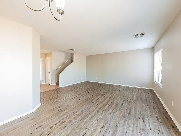 12430 W Valentine Ave — Photo 5