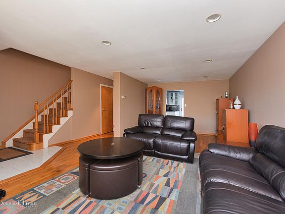 5th image of 6237 Douglaston Pkwy #18