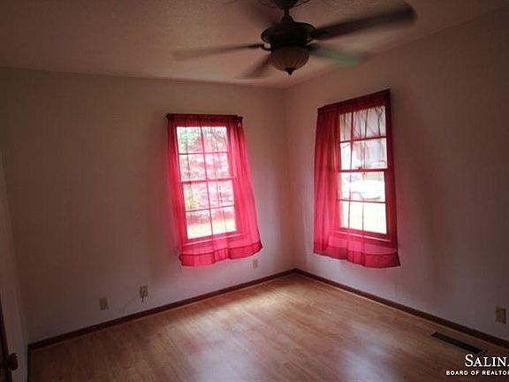 4th image of 319 Missouri Ave
