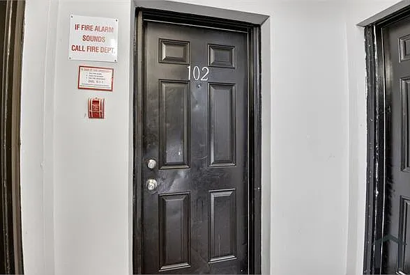 2 bed, 950 sqft, $2,475 — Photo 2