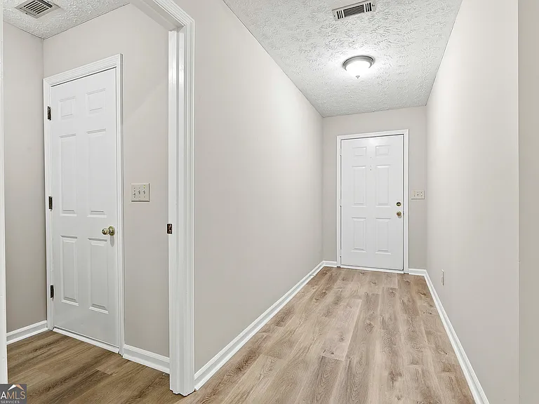 518 Longwood Ln — Photo 11