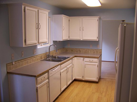 2nd image of 106 S Van Buren Ct