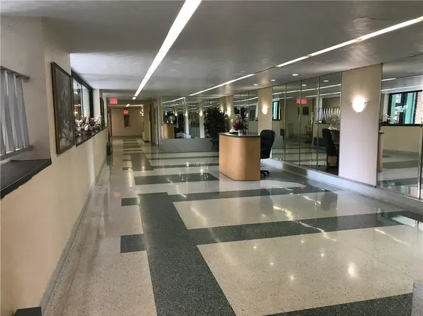 3080 Voorhees Avenue image 1 of 17