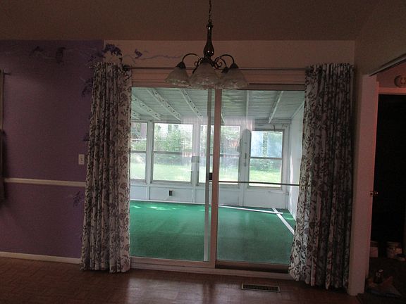 4th image of 1917 Greenbriar Ln