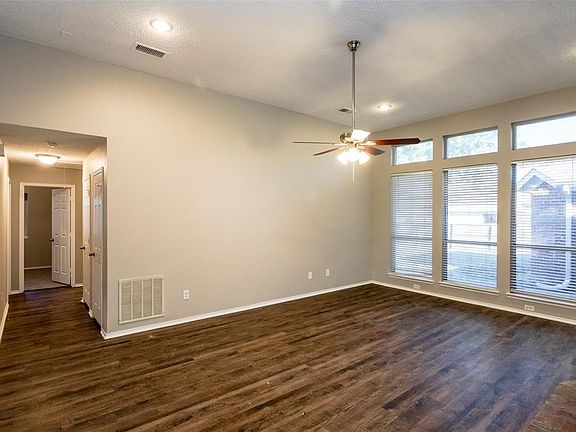 5th image of 2318 High Bank Dr