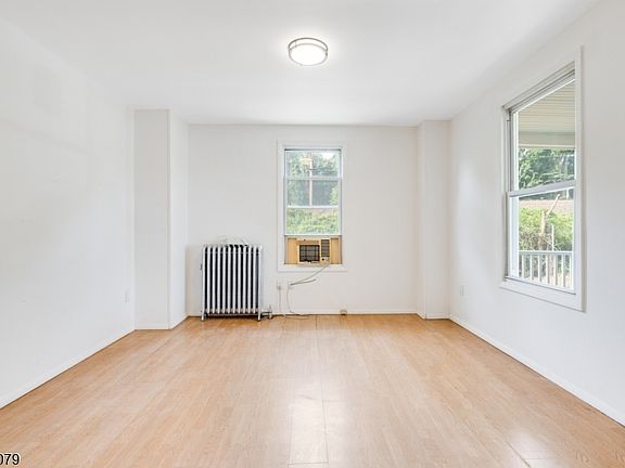 5th image of 37 Bowers Ln