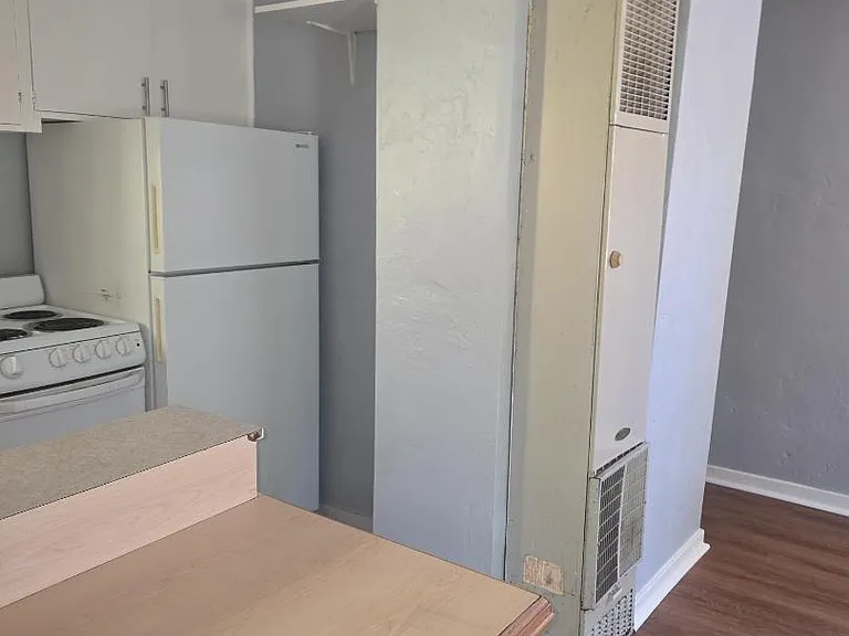 1021 SW 10th St #103 — Photo 6