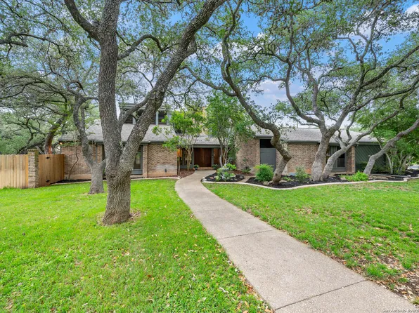 201 Garrapata Ln, Hollywood Park, TX 78232