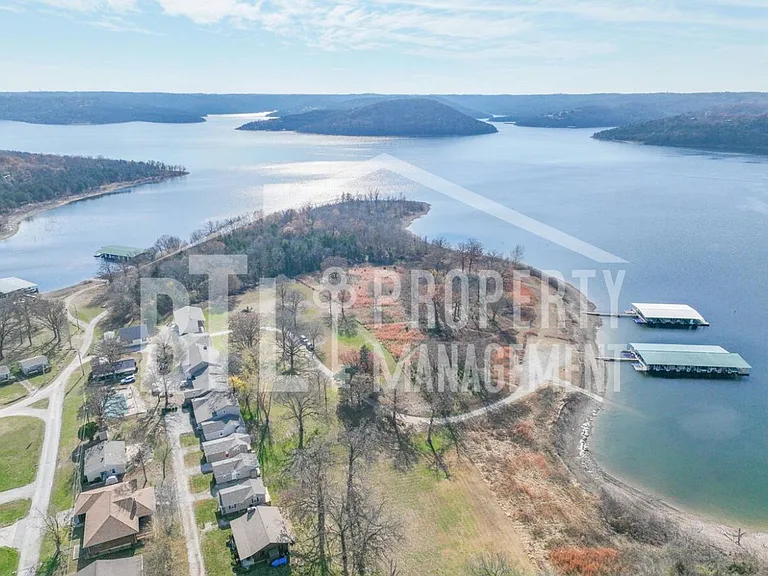 134 Lake Village Ln — Photo 4
