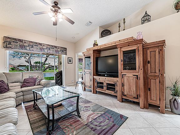 5th image of 8578 Logia Cir
