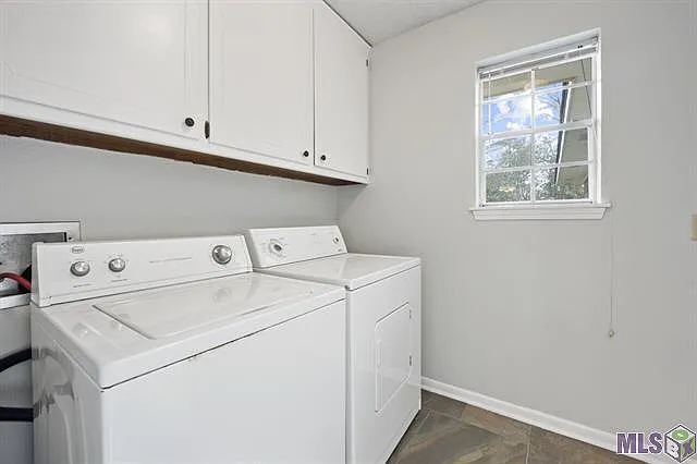 1034 Leycester Dr — Photo 12