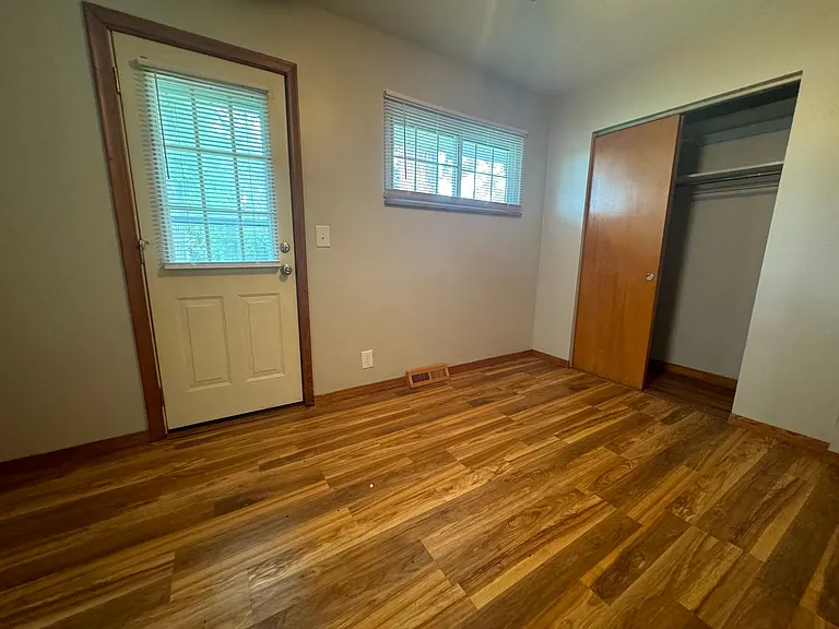 Updated 1BR Apartment Shared Laundry, Cats OK $750/mo — Photo 8