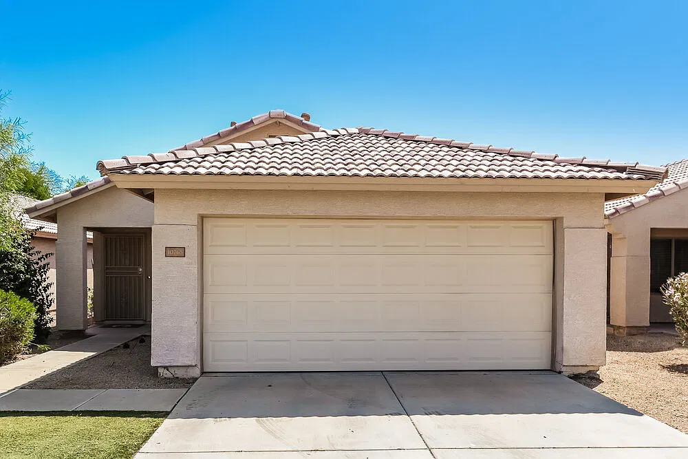3 bed, 2.0 bath, 1573 sqft, $2,045 — Photo 1