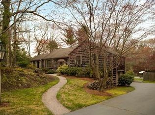 32 Bishops Ln, Lynnfield, MA 01940