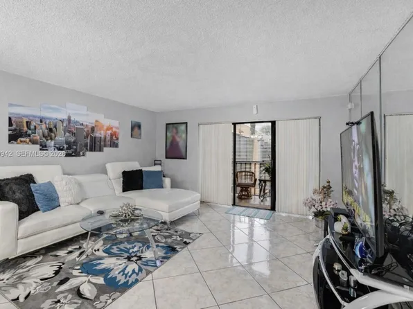 8415 SW 107th Ave APT 323W, Miami, FL 33173