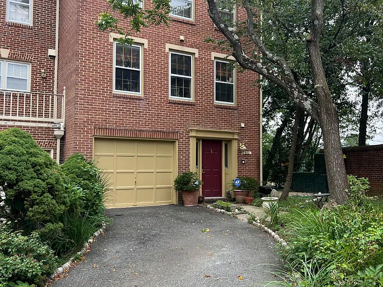 5900 Munson Ct — Photo 1