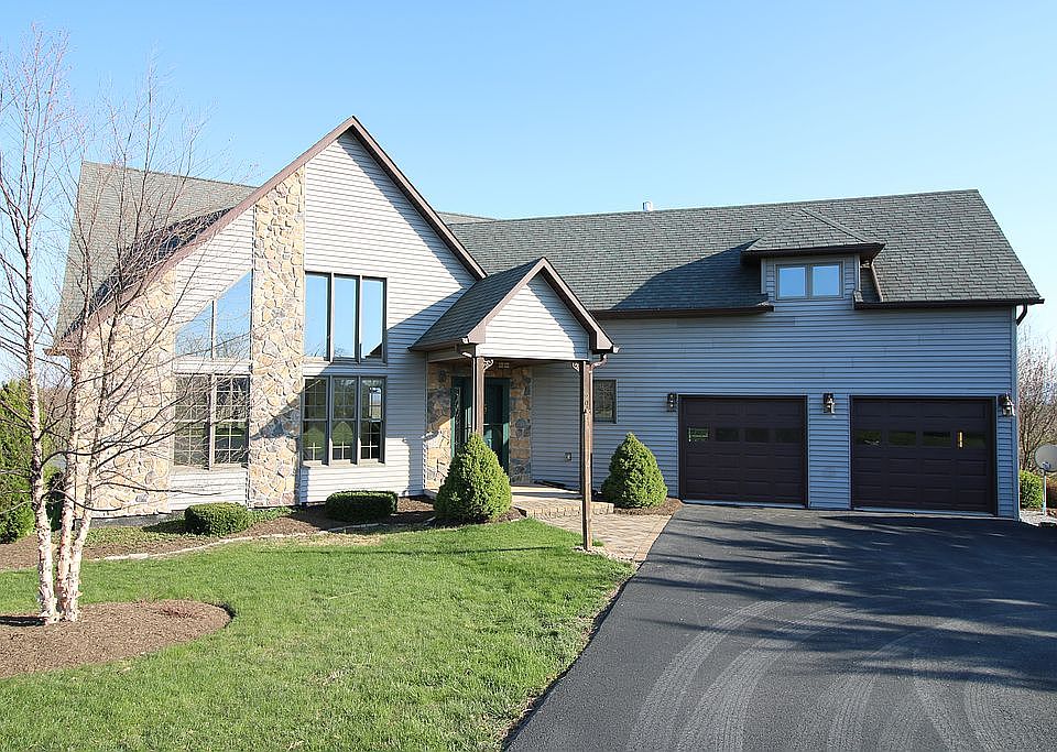 1st image of 204 Pasture Ln