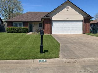 614 W 20th St S, Claremore, OK 74019