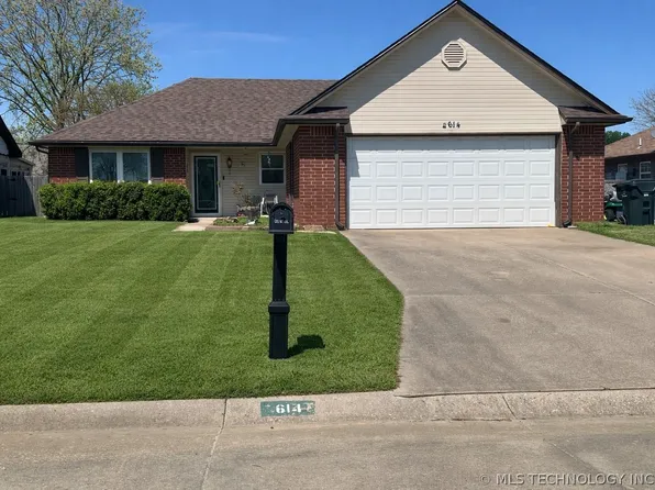 614 W 20th St S, Claremore, OK 74019
