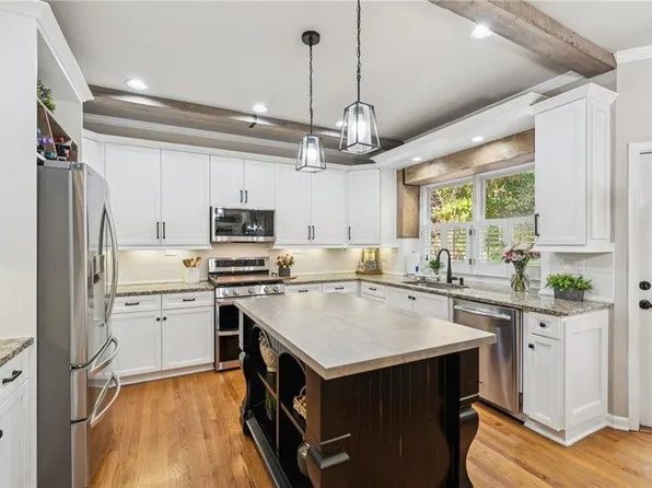 6385 Grand Magnolia Dr, Sugar Hill, GA 30518