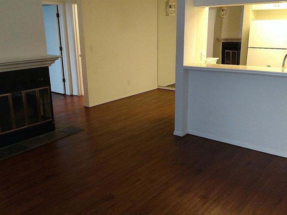 2nd image of 2551 Fulton Square Ln APT 51