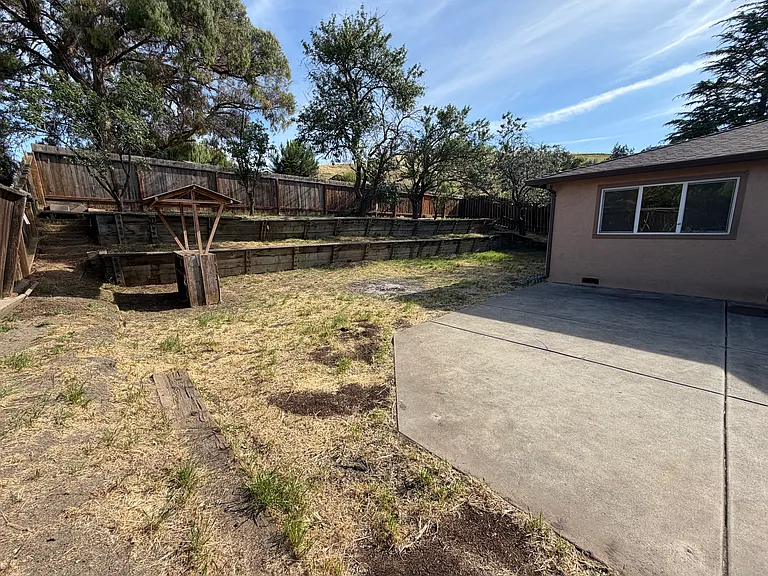 1089 Honey Ct — Photo 16