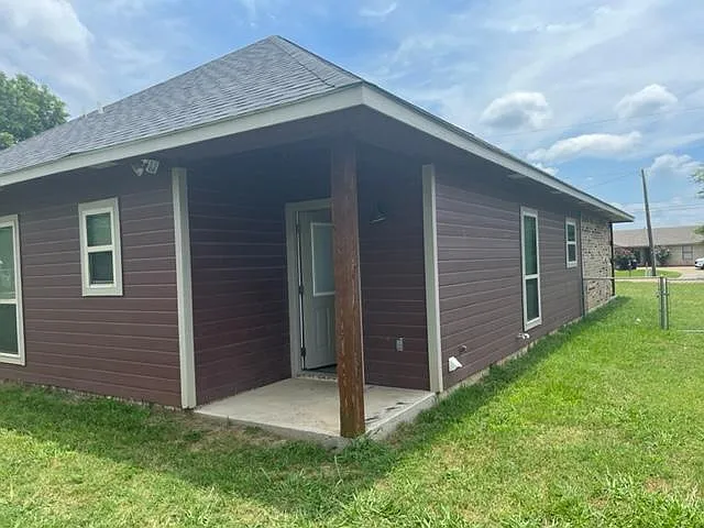 3 bed, 1305 sqft, $1,450 — Photo 3