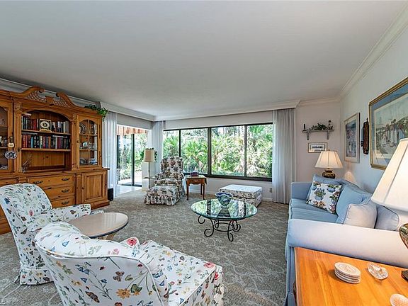 3rd image of 1215 Wildwood Ln