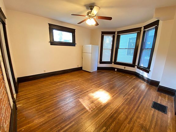 5th image of 2300 Indianola Ave #2300