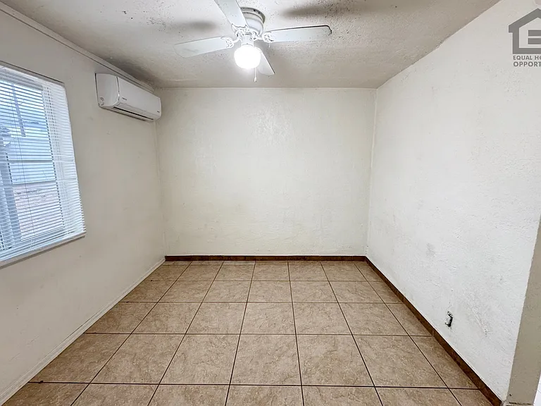 3601 W Melvin St — Photo 35