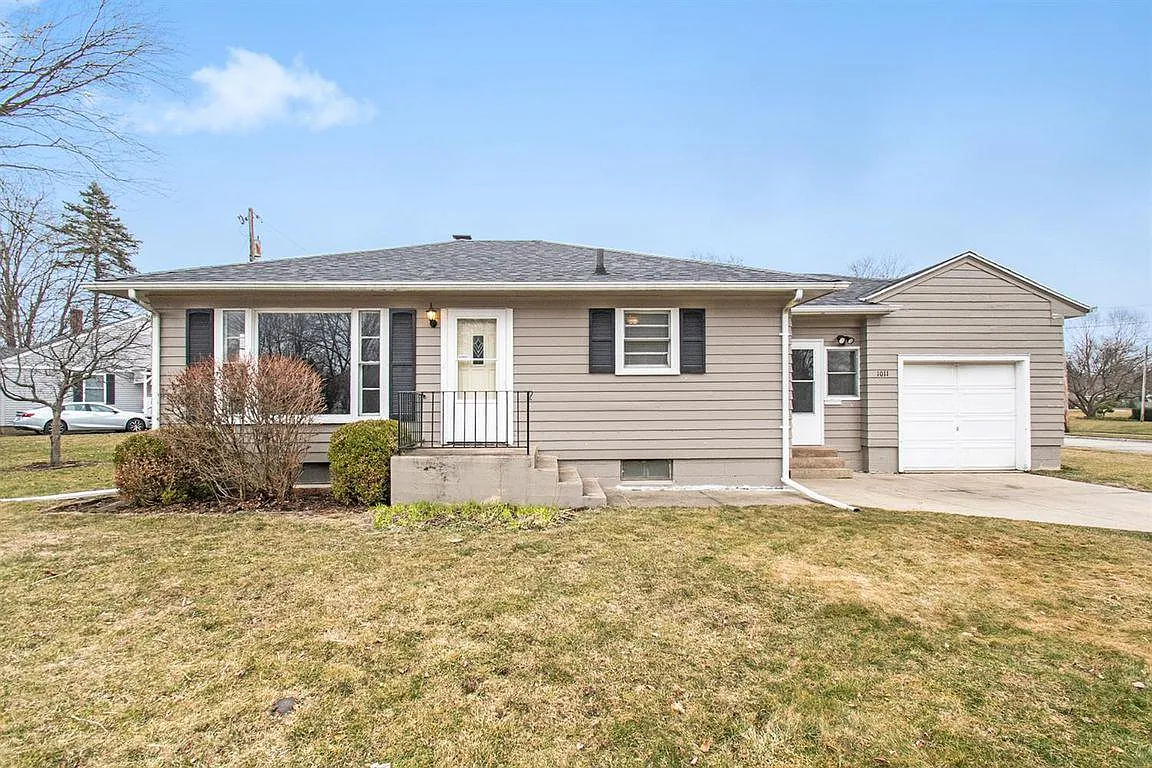 1011 Wright Ave photo 1