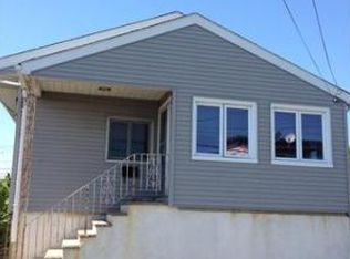 27 Beach Rd, Revere, MA 02151