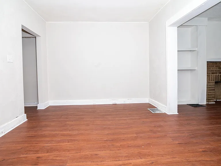 1157 Linwood Ave — Photo 9